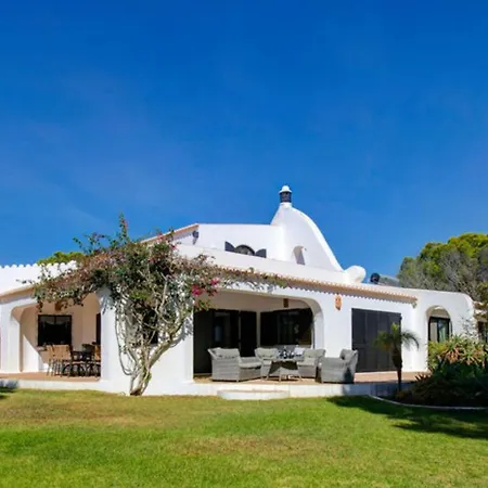 Barlavento - Stunning 4-bedroom With Tennis Court *