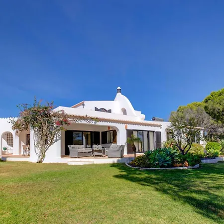 Villa Barlavento - Stunning 4-bedroom With Tennis Court *