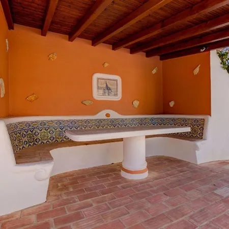 Barlavento - Stunning 4-bedroom With Tennis Court Villa