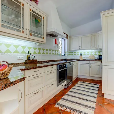 Barlavento - Stunning 4-bedroom With Tennis Court *